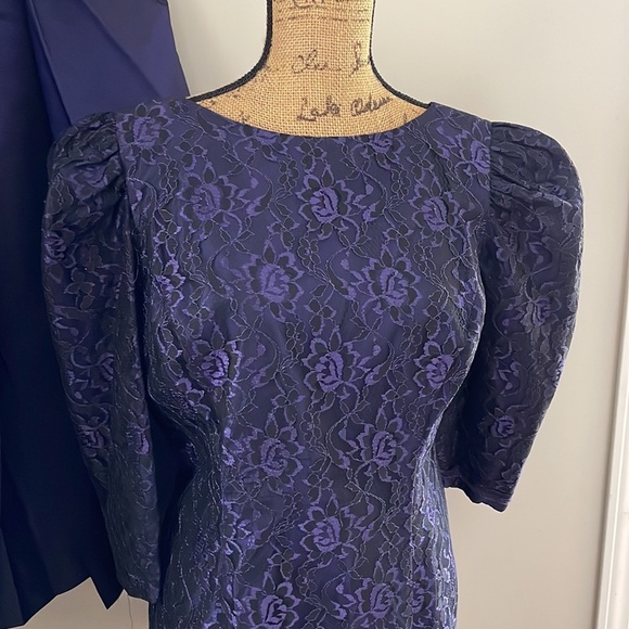 Beautiful vintage dress. Dark purple. Dress w/skirt that is detachable. - Picture 3 of 14